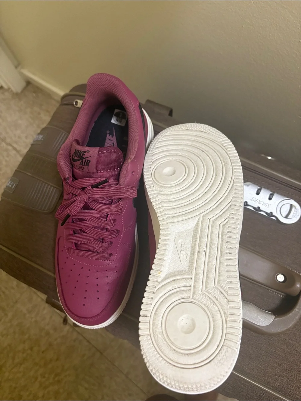 Nike youth low